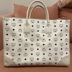 MCM X-large MÜNCHEN TOTE in White